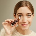 Liftingujące serum pod oczy Power lift eye booster z chłodzącą kulką 10 ml - KOI