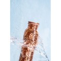 Butelka z młotkowanej miedzi na wodę Hammered Curve 900 ml - Forrest and Love