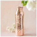 Butelka z młotkowanej miedzi na wodę Hammered Curve 600 ml - Forrest and Love