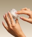 Night.01 Wypełniający krem z usieciowanym kwasem hialuronowym i peptydami 50 ml - Resibo