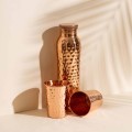 Zestaw butelka + 2 kubki miedziane Hammered Curve - Forrest and Love